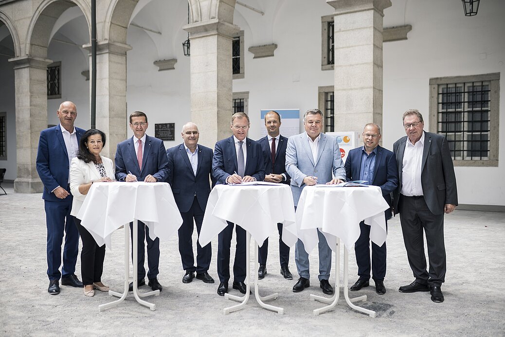 LAbg Bgm Dr. Christian Dörfel, LAbg.a.D. KommR Gabriele Lackner-Strauss, LR Markus Achleitner, LAbg. Thomas Dim, LH Mag Thomas Stelzer, RMOÖ Mag Markus Brandstetter, LR Mag Günther Steinkellner, LAbg.a.D. Bgm Dr. Christian Kolarik, Bgm Andreas Stockinger.