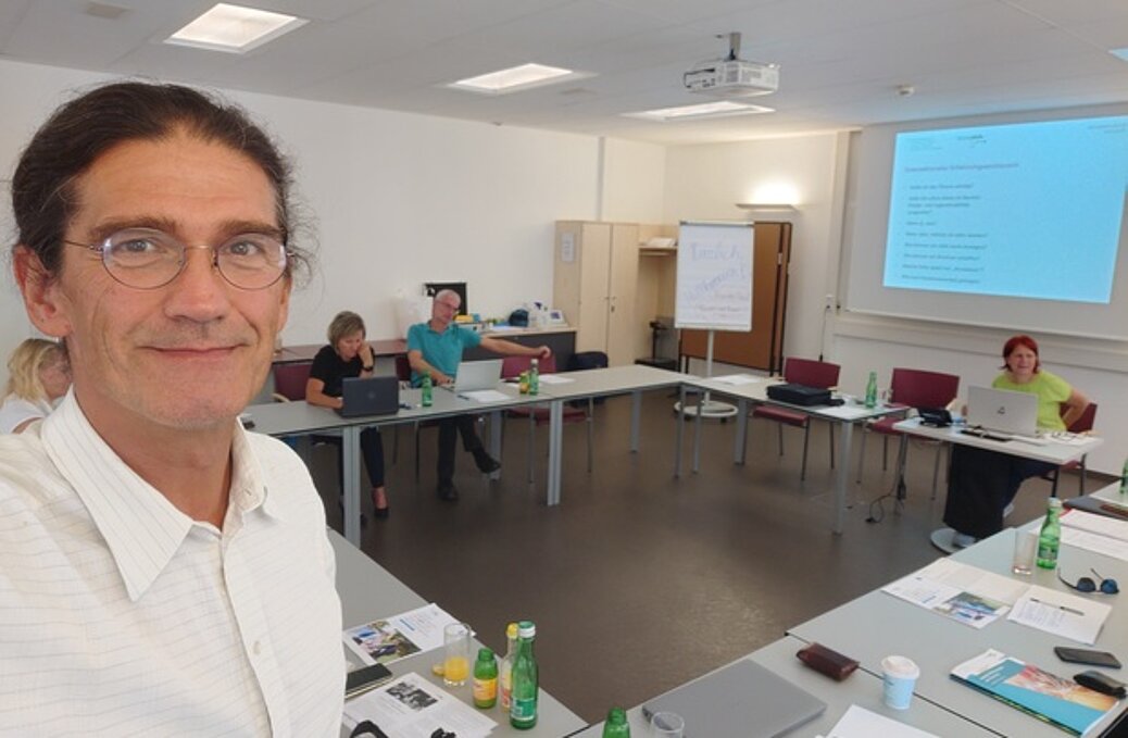 Hubert Zamut nahm als Vertreter des Regionalen Mobilitätsmanagements der RMOÖ am Runden Tisch zur Kinder- und Jugendmobilität im Hauserhof beim LDZ in Linz teil. © RMOÖ