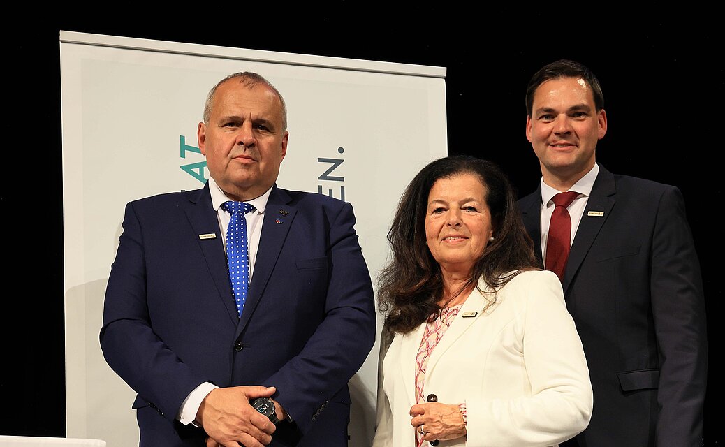 Die aktuellen EUREGIO-Vorsitzenden Bezirksrat Libor Picka , LAbg. a.D. Gabriele Lackner-Strauss und Landrat Sebastian Gruber und begrüßten 250 Ehrengäste in der Gründungsstadt Český Krumlov